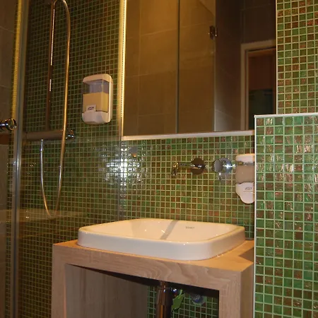 Jean Bart Hotel 2*